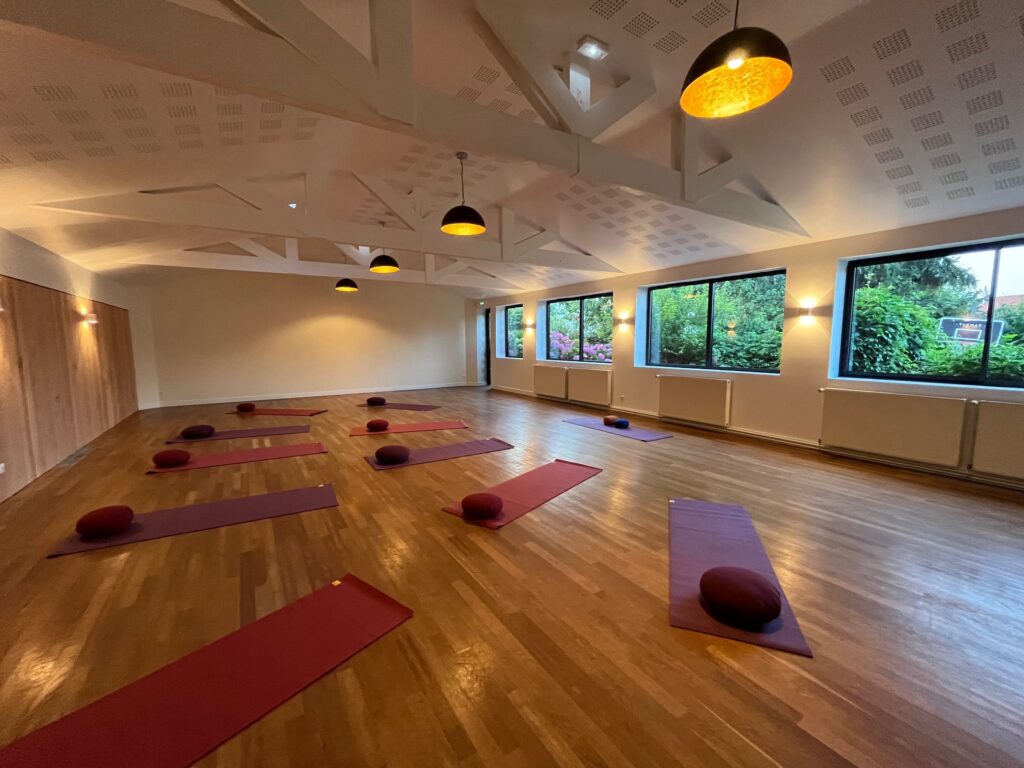 Salle d’ateliers de méditation au centre Matin Zen, Limoges
